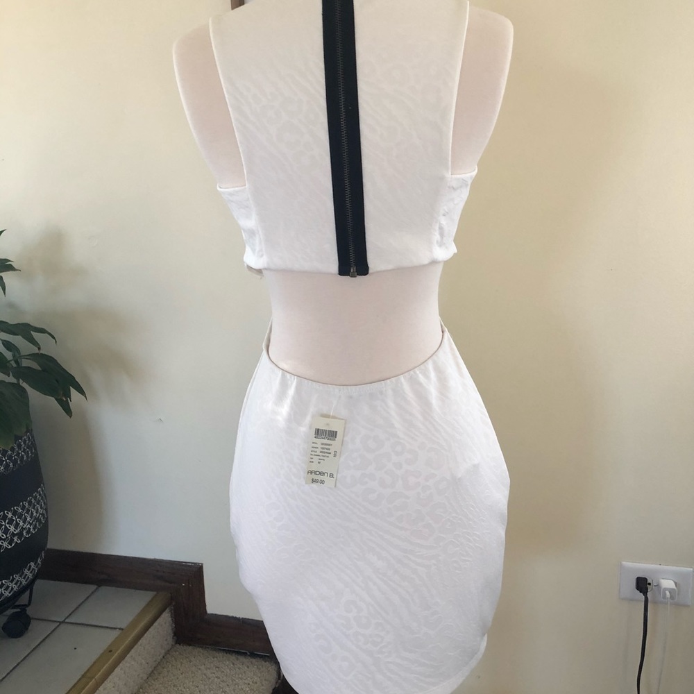 Dress - Picture 2 of 5